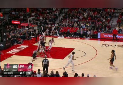 一脚油门踩到底 杰克逊直突内线一条龙挑篮